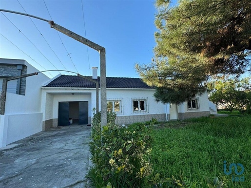 Home / Villa with 3 Rooms in Setúbal with 186,00 m²
