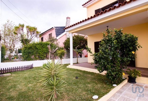 Home / Villa met 4 Kamers in Setúbal met 165,00 m²