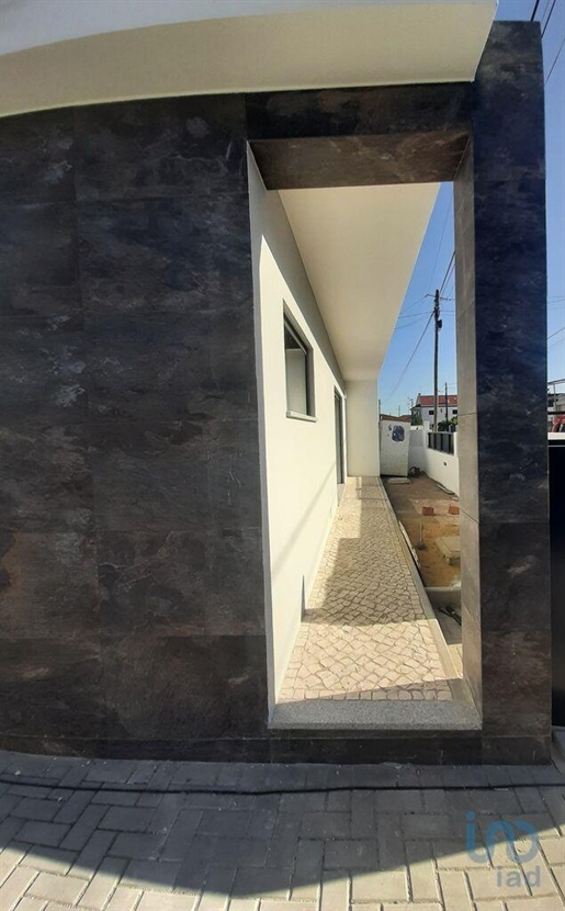 House with 3 Rooms in Setúbal with 375,00 m²