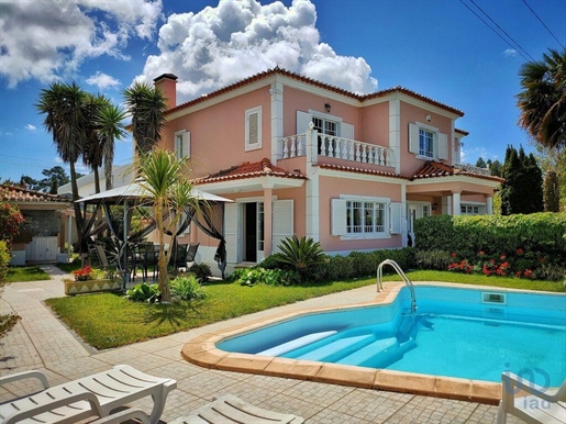 Home / Villa met 4 Kamers in Setúbal met 263,00 m²