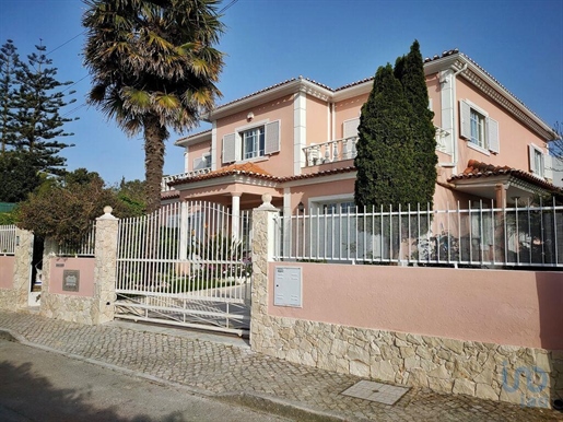 Home / Villa with 4 Rooms in Setúbal with 263,00 m²