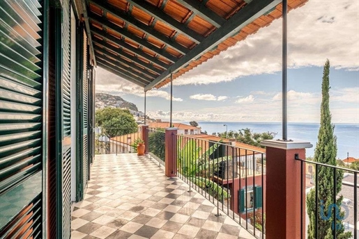 Home / Villa with 6 Rooms in Madeira with 339,00 m²