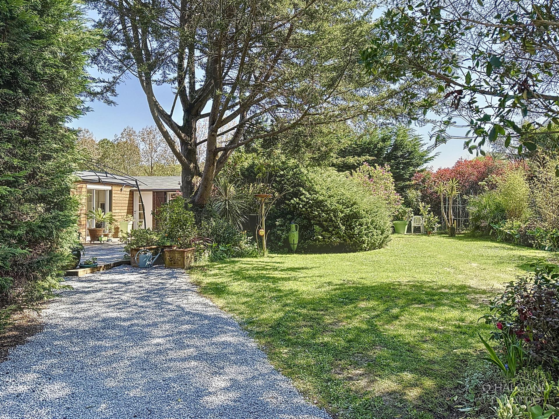 Single storey - Sea on foot - Quiet