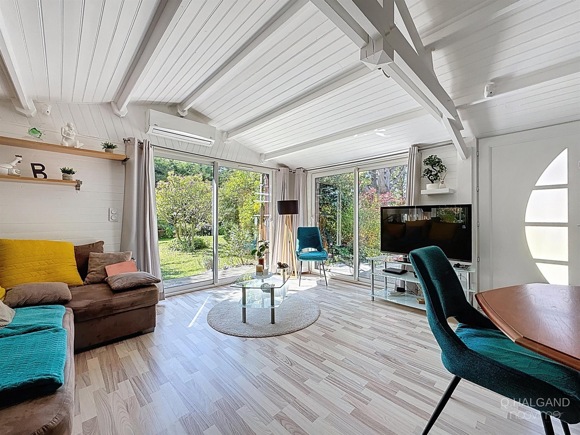 Single storey - Sea on foot - Quiet