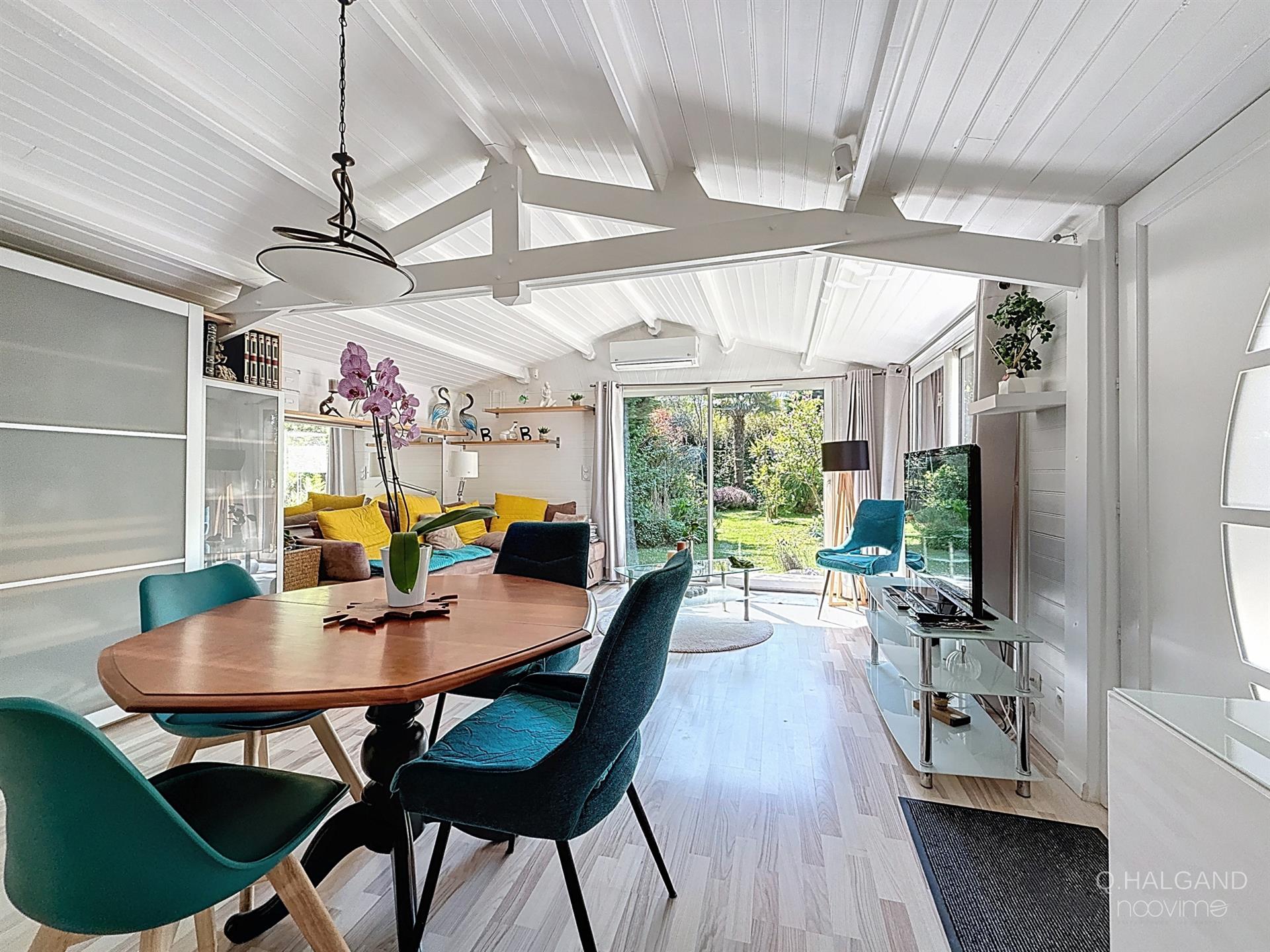 Single storey - Sea on foot - Quiet