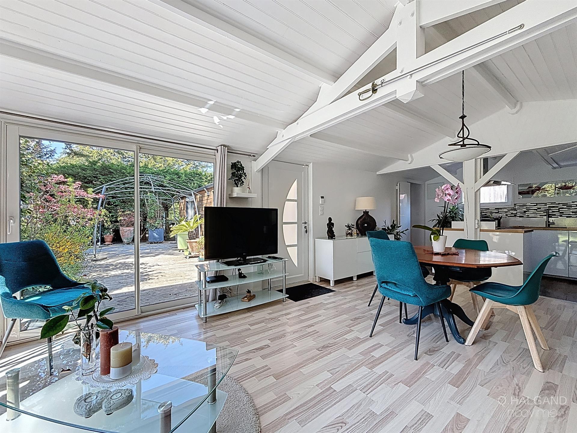 Single storey - Sea on foot - Quiet