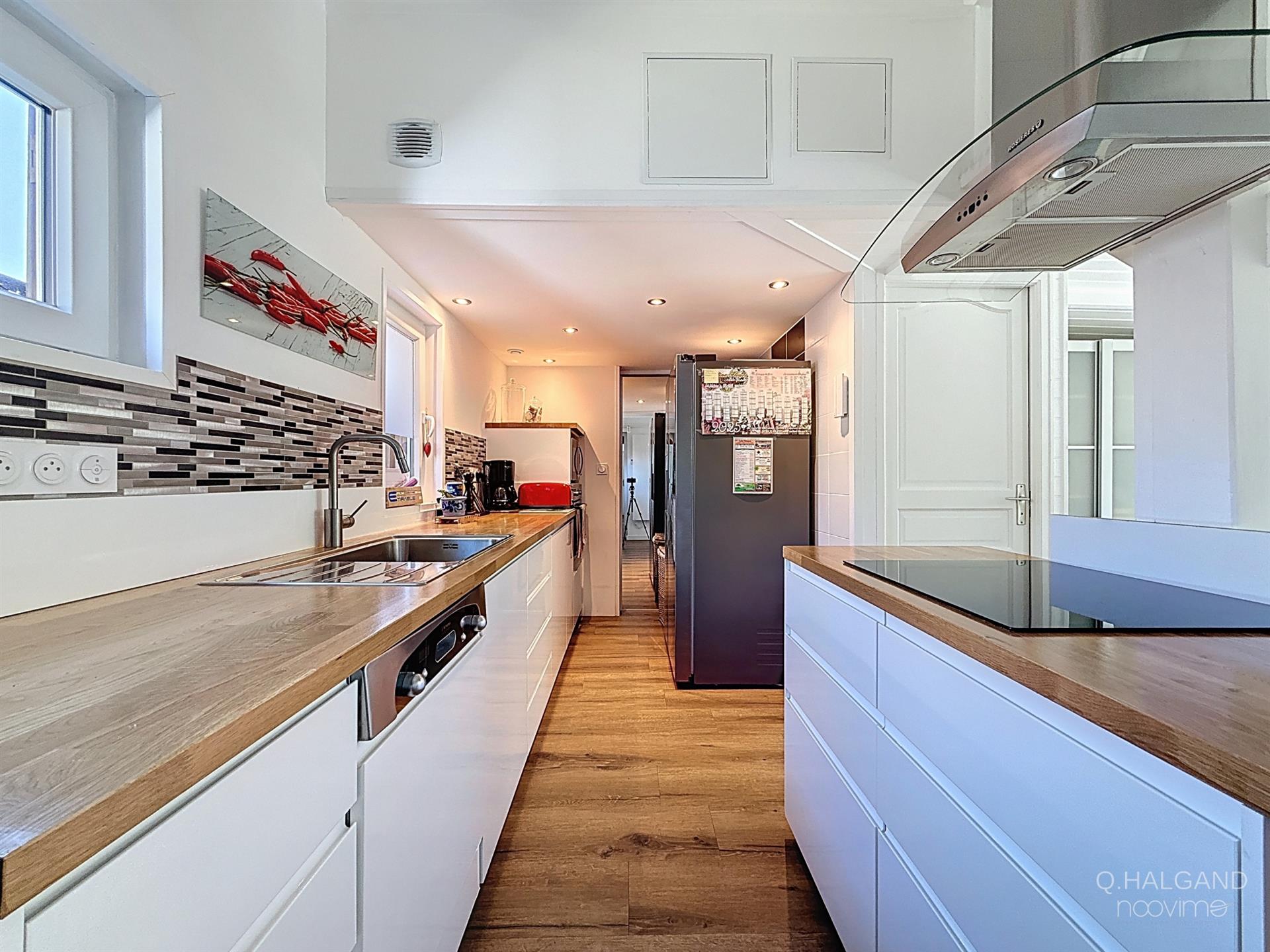 Single storey - Sea on foot - Quiet