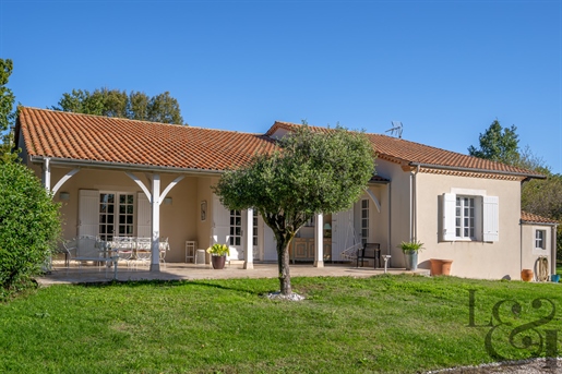 Villeneuve sur lot, superb house with swimming pool of approximately 180sqm on 5711sqm of wooded par