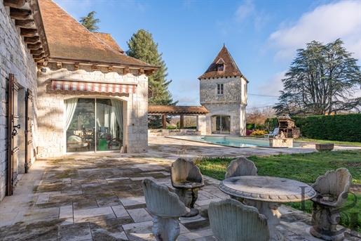 Renoviertes Charakterhaus mit Pool in Villeneuve-sur-Lot