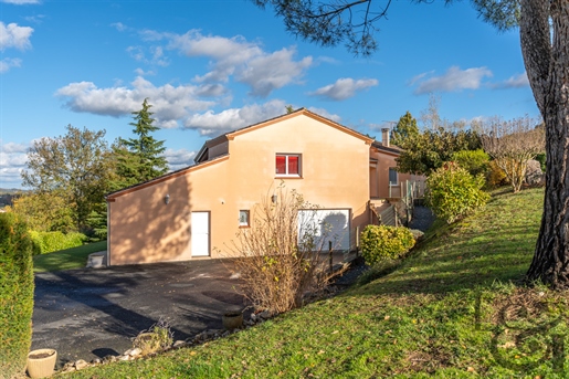 Character villa with panoramic views for sale in Penne d'Agenais