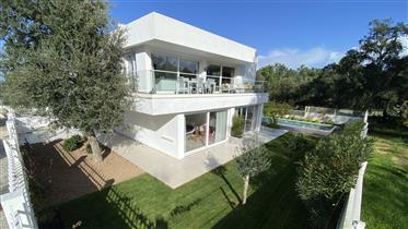 Mooie, in perfecte staat vrijstaande villa (2021), zwembad, garage - Sesimbra