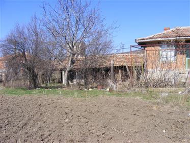 Hof mit Nebengebäuden im Dorf Valchin, Gemeinde Sungurlare