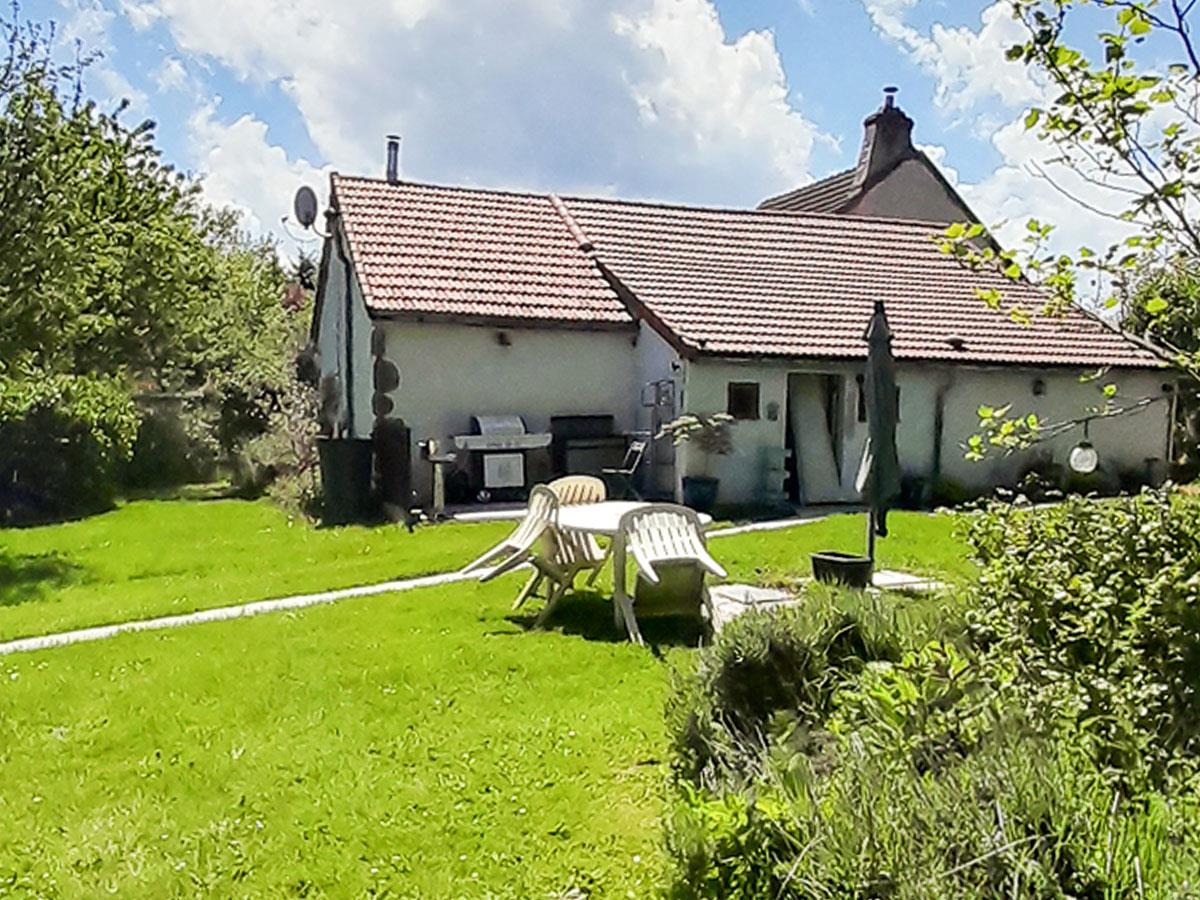 Te koop, mooi huis met tuin rondom, in vriendelijk dorp, Allier, Auvergne.