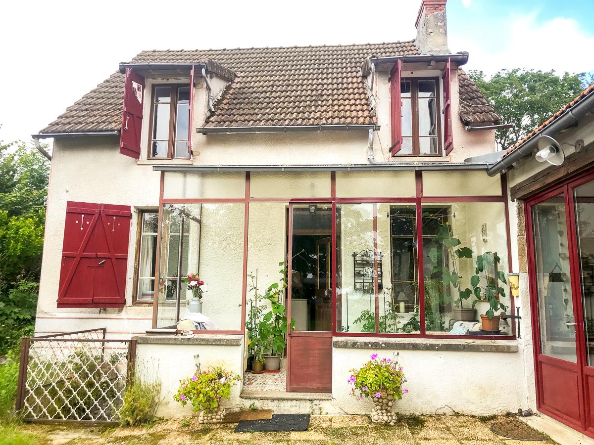 A vendre, belle maison avec jardin autour, dans village sympathique, Allier, Auvergne.