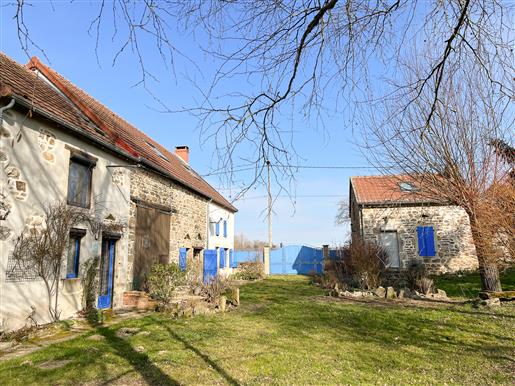 Under Offer - Renovated farmhouse including two houses that can be lived in separately or rented, Au