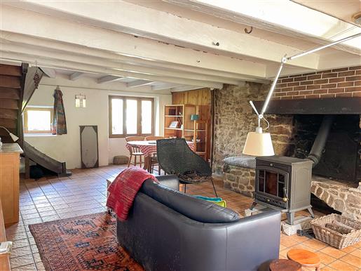 Under Offer - Renovated farmhouse including two houses that can be lived in separately or rented, Au