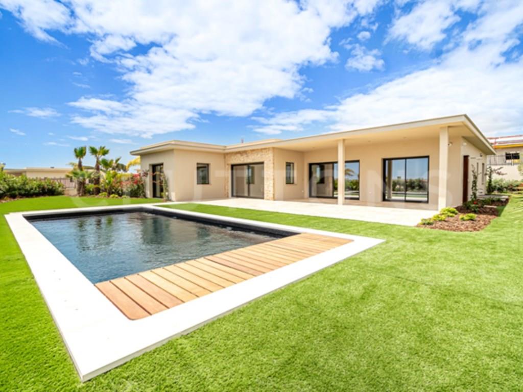 Faro - 3-Bedroom Villa in Luxury Gated Community with Ria Formosa View