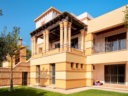 Loulé - Luxury villa with 4+1 bedrooms + Office, gardens, heated swimming pool and garage