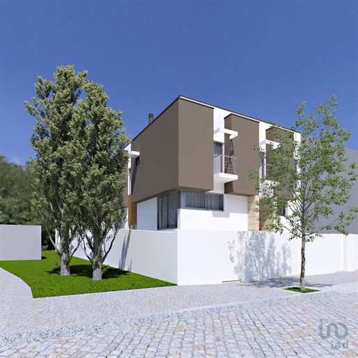 Maison T3 à Porto de 202,00 m²