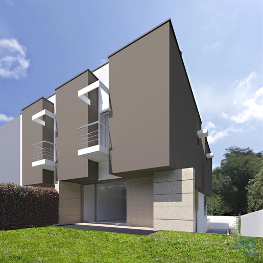 Maison T3 à Porto de 202,00 m²