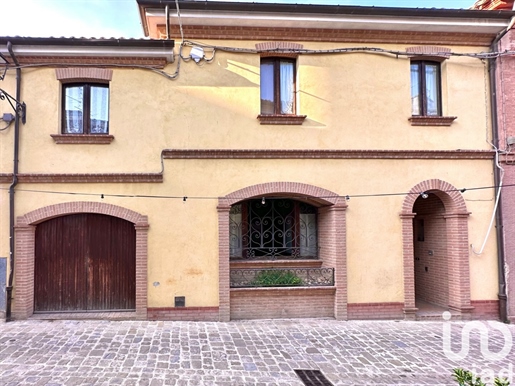 Vendita Casa indipendente / Villa 335 m² - 4 camere - Potenza Picena