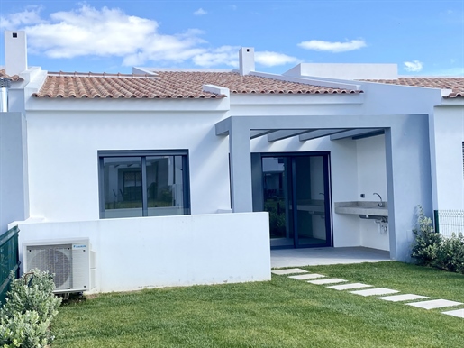 Vilamoura villa neuve T2+2 dans résidence avec piscine