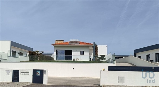 Home / Villa with 3 Rooms in Lisboa with 203,00 m²