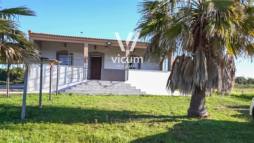 Country house in Rociana del Condado with a 2874 square meters plot.