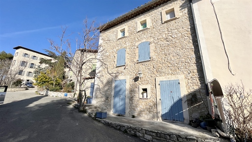 Village house in Méthamis