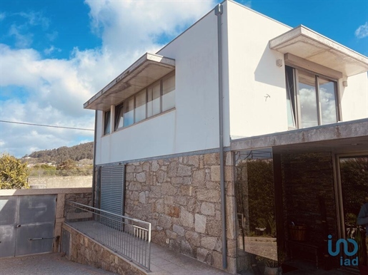 Home / Villa with 4 Rooms in Viana do Castelo with 195,00 m²
