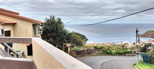 Home / Villa with 5 Rooms in Madeira with 136,00 m²