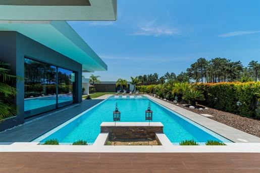 Contemporary Design | Private Pool | 4 Bedrooms | 10 min To Beach |