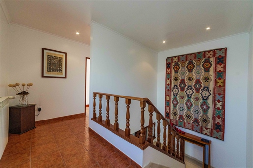 4Br Portuguese style spacious House with privacy, views and great location | Charneca de Caparica |