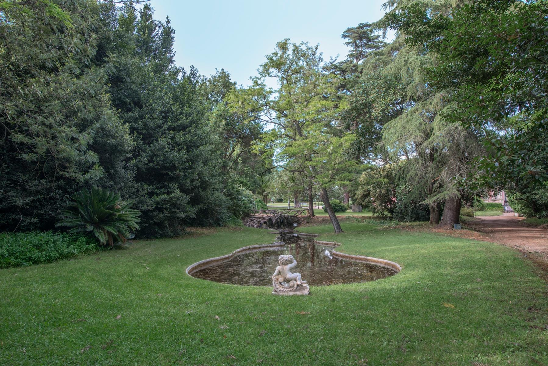 Palácio com Jardim Botânico / Palace with a Botanic Garden