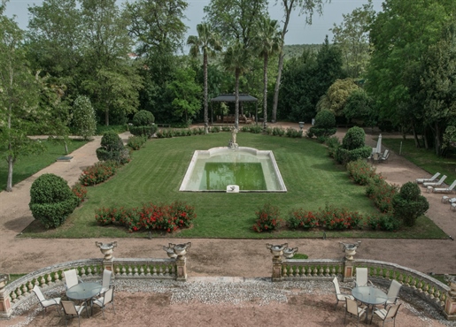 Palácio com Jardim Botânico / Palast mit Botanischem Garten