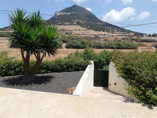 Moradia T3 com jardim e garagem na Ilha do Porto Santo, Madeira