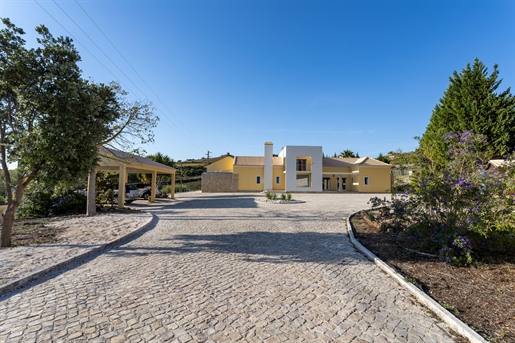Vie de luxe tranquille : Villa de 4+2 chambres avec piscine sur un terrain de 10 000 m2 à Cadafais 