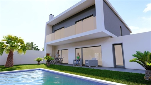 Villa de 4 chambres à Valadares, Corroios, avec jardin privé et piscine