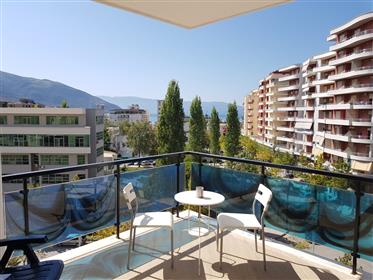 Apartament cu verandă de vânzare în Vlora