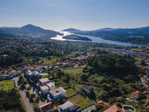 15 Terrains avec vue sur la rivière et projets approuvés à Vila Nova de Cerveira