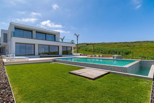 Luxury 4 bedroom villa with sea view