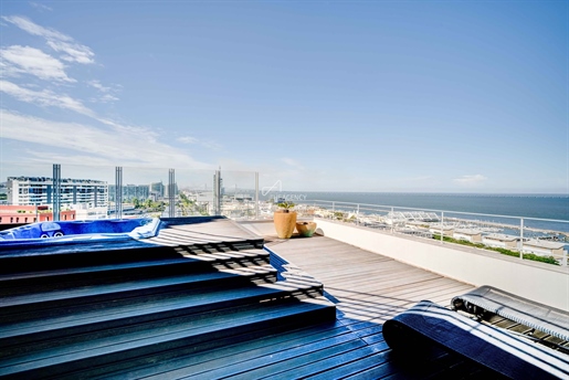 Penthouse Triplex com 3 quartos e jacuzzi no Parque das Nações, Lisboa.
