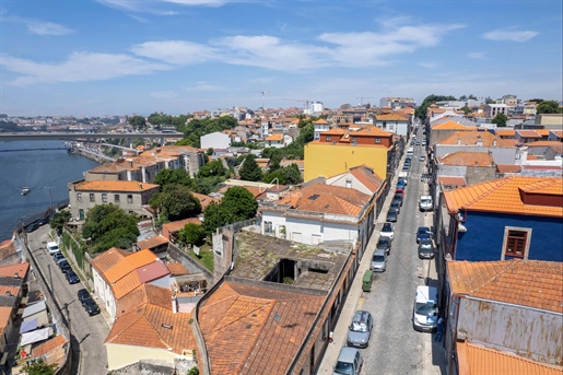 Propriedade no Porto com vista para o Rio Douro