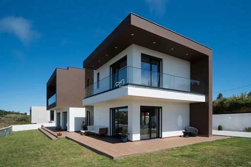 Style de vie serein dans une maison moderne avec vue sur l’océan à Ericeira