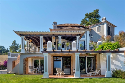 Luxury villa with 5 bedrooms, swimming pool, sauna and views over Sintra