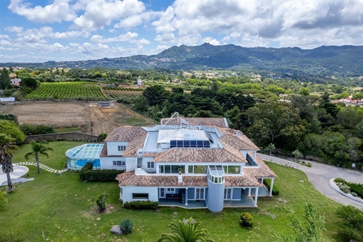 Majestic 6 bedroom property located near the Unesco hills of Sintra