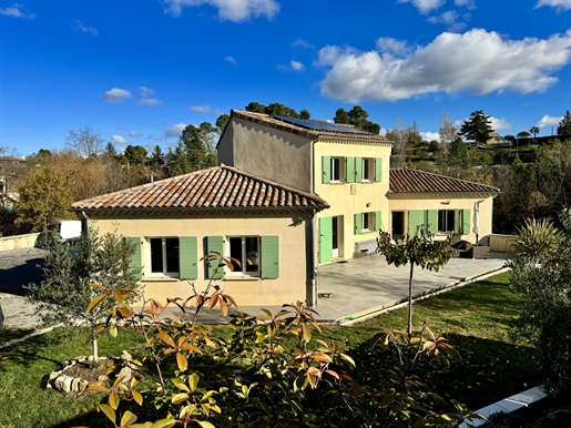 Mooi en groot familiehuis in de Ardèche