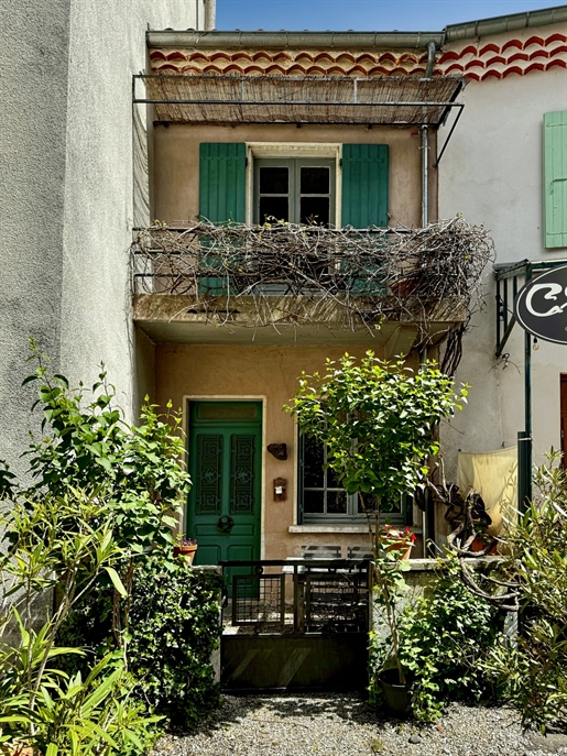Meget smukt lille landsbyhus med terrasse i Antraigues...