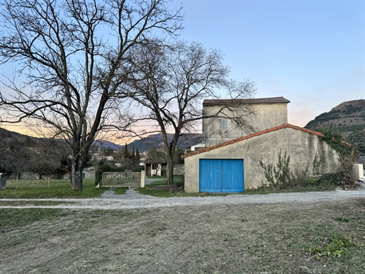 Stenen huis in de Ardèche met grote garage en aangrenzend land