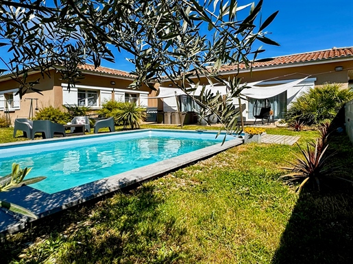 Mooie moderne gelijkvloerse villa met zwembad en uitzicht...